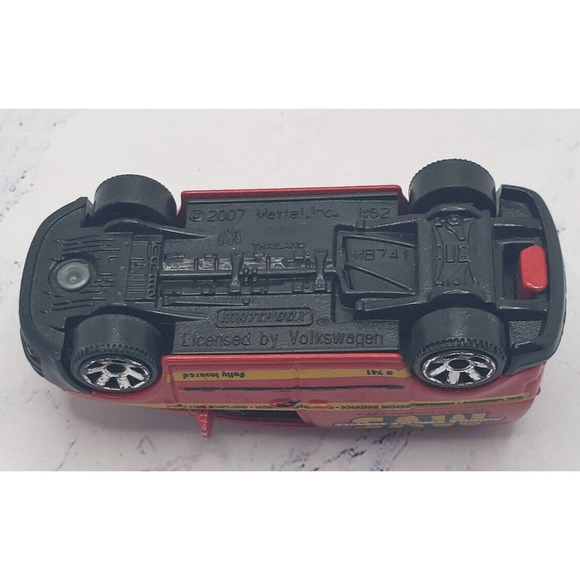 Matchbox 2006 Volkswagen Caddy City Action Series Red Panel MiniVan MB-741 - Picture 7 of 7